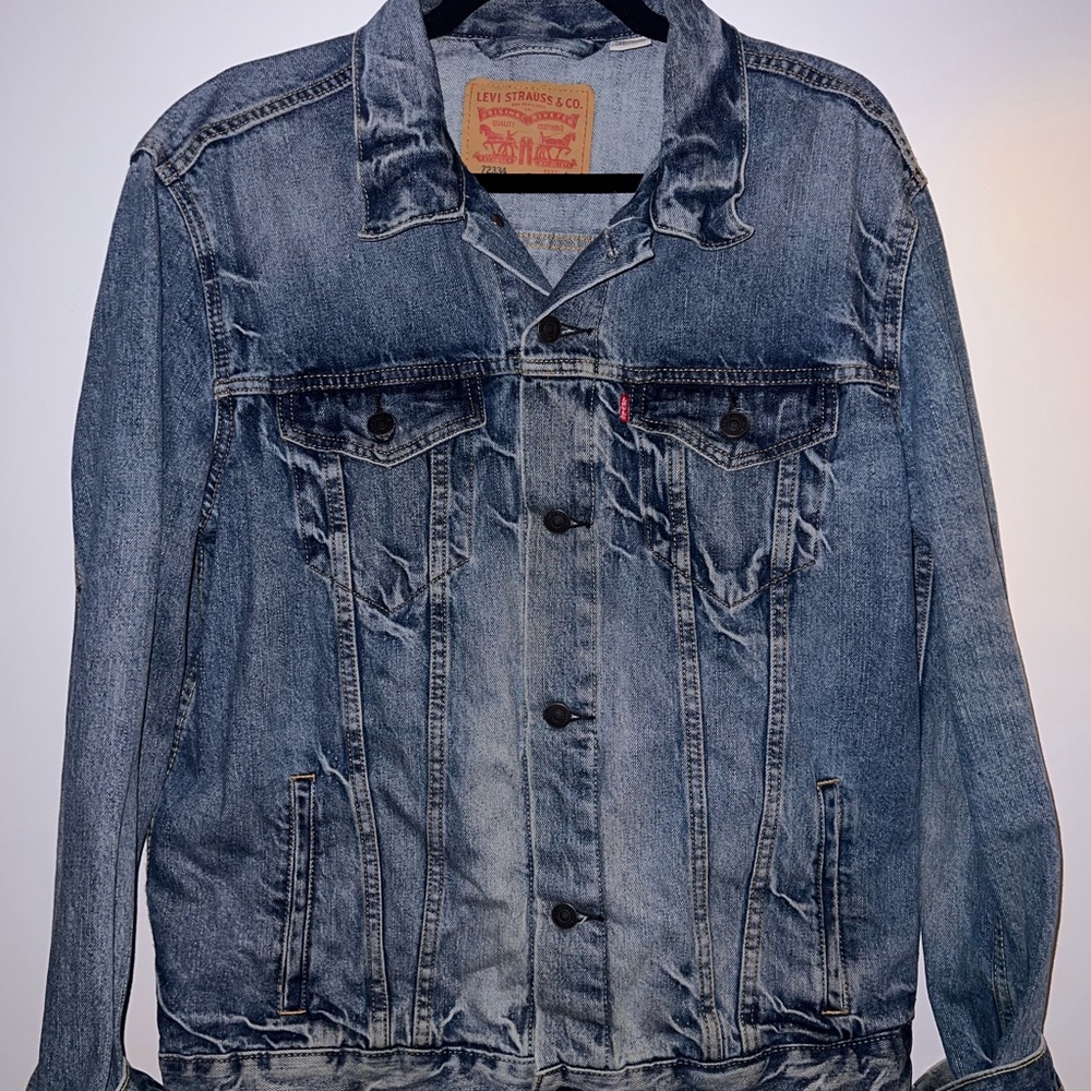 Large Levi's Men’s Denim Jacket